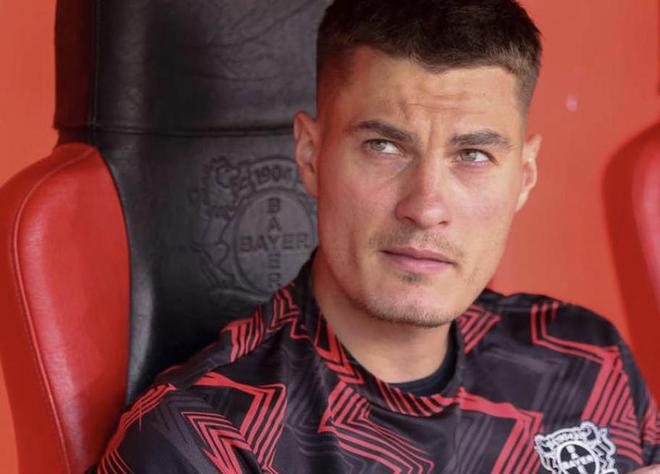 ?？耍悍钦勎磥頃r(shí)，藥廠夏趣盎然。