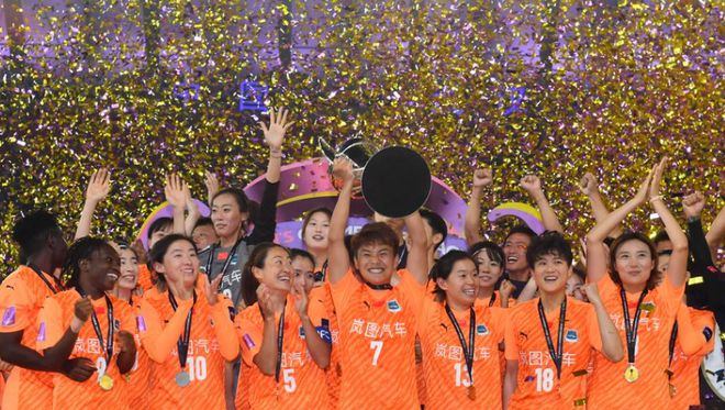 武漢女足亞冠奪冠創(chuàng)紀(jì)錄，世俱杯挑戰(zhàn)阿森納