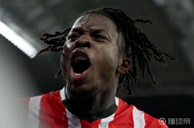 藥廠相中埃因霍溫邊鋒巴卡約科，球探滿意其表現(xiàn)。