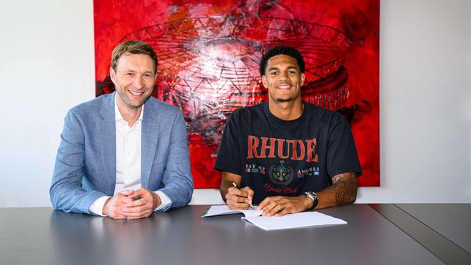 勒沃庫(kù)森簽利物浦中衛(wèi)夸安薩，轉(zhuǎn)會(huì)費(fèi)3500萬(wàn)鎊。