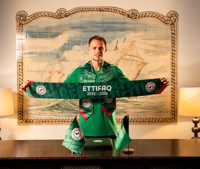 官方：達曼無簽證合作與斯洛伐克國腳杜達共事